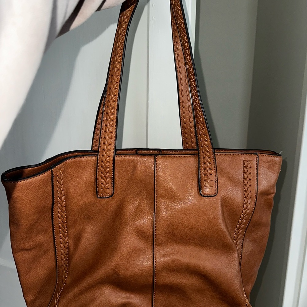 Caramel Brown Leather Tote with Sturdy Handles and Spacious Design
